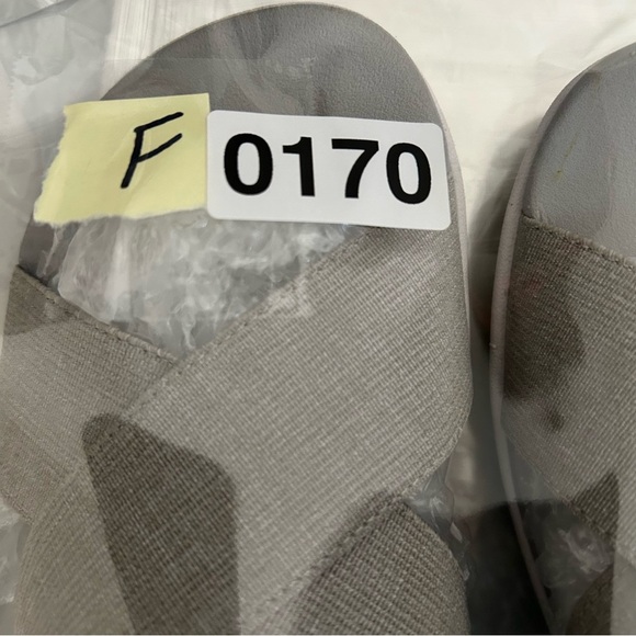 Clarks Cloudsteppers Arla Elin Slide Cushioned Sandals  Sz 9 - Picture 9 of 9